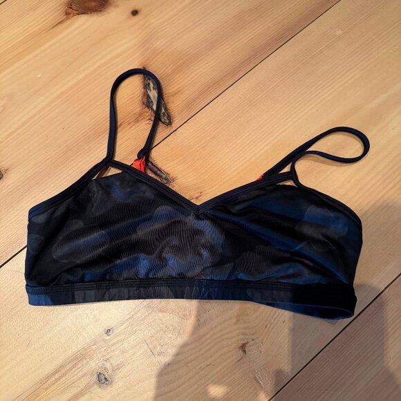 Women's Medium lululemon bra - Picture 2 of 3